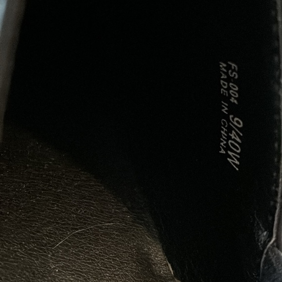 CL Laundry faux snakeskin ankle booties size 9 - Picture 6 of 7